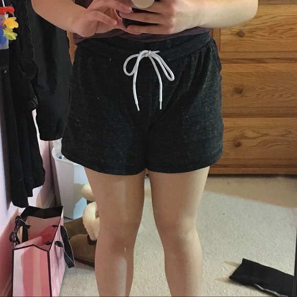 Black shorts with pockets - Picture 4 of 6